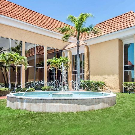 Quality Inn & Suites Conference Center New Port Richey Exteriör bild